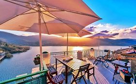 La terrazza sul lago Turano
